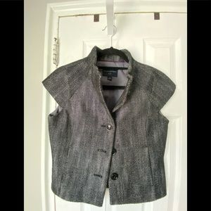 Black/white shortsleeved suit jacket!